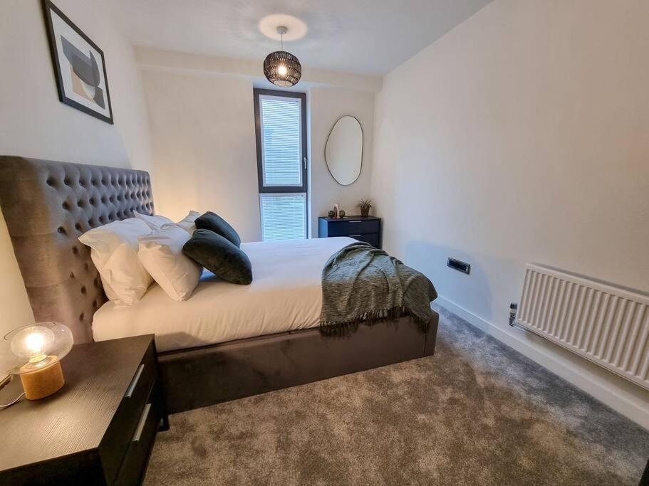 Ferienhaus Stunning 4-bedroom Townhouse With Free Parking Manchester