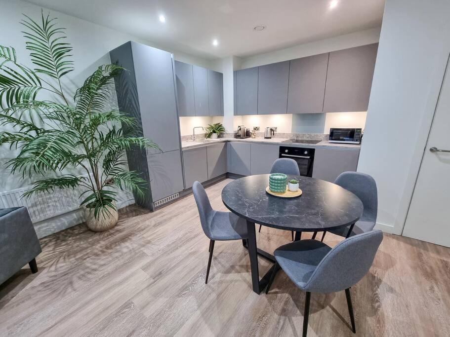 Stunning 4-bedroom Townhouse With Free Parking Ferienhaus Manchester