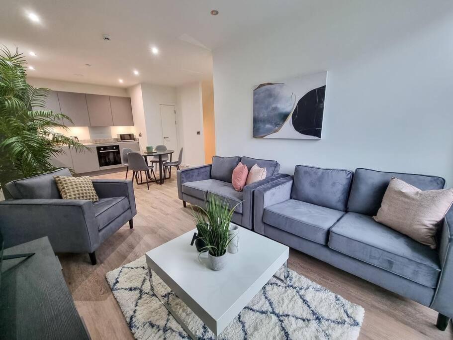 Ferienhaus Stunning 4-bedroom Townhouse With Free Parking Manchester